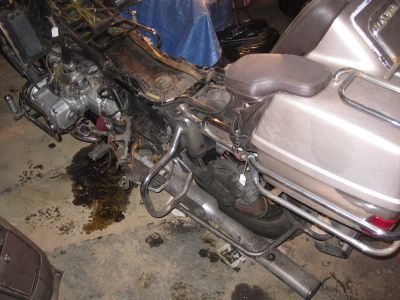Left saddlebag removed
Keywords: 1984;goldwing;gl1200;saddle;bag