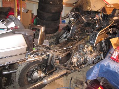 Saddlebag crash bar removed
Keywords: 1984;goldwing;gl1200;crash;bar;saddle;bag
