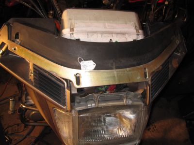 This appears to be the wind screen adjuster bracket.
Keywords: 1984;goldwing;gl1200
