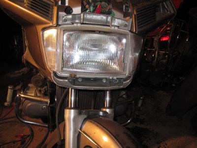 Lower headlight trim removed.
Keywords: 1984;goldwing;gl1200